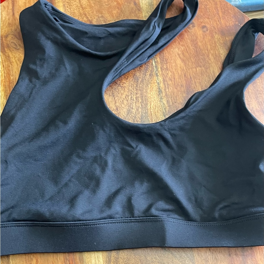Black Top sport’s bra fairly use.